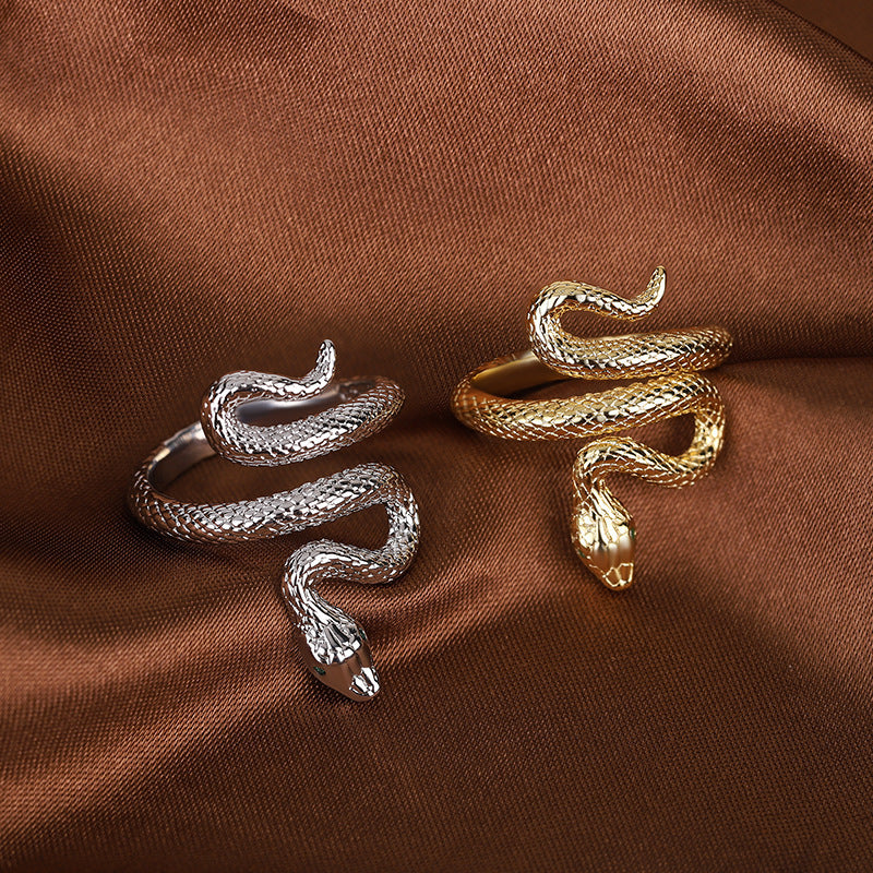 Winding Diamond Green Eye Snake Ring